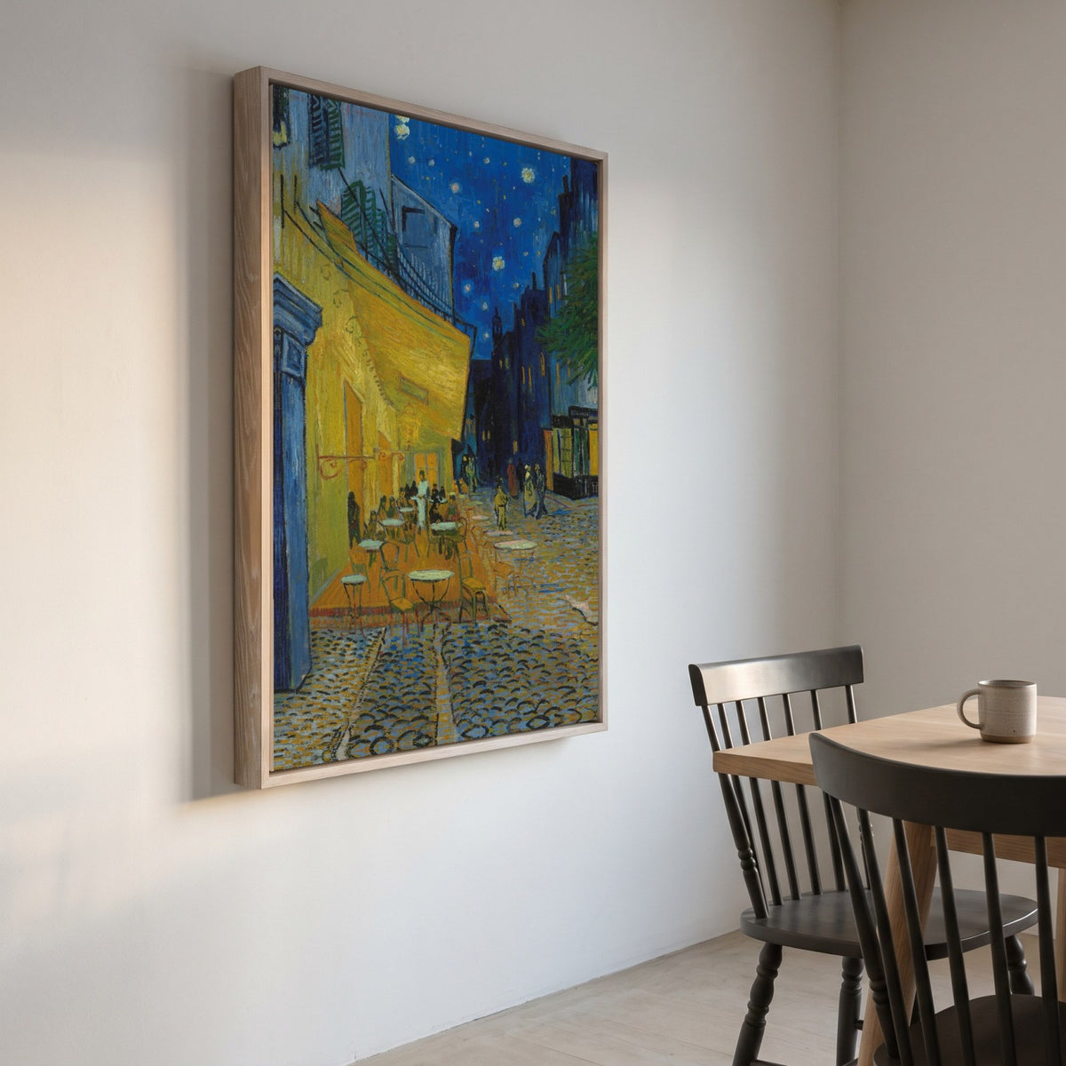 Cuadro Arte Clásico Terraza de Café de Noche – Van Gogh con marco madera vintage en comedor