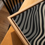 Cargar imagen en el visor de la galería, Cuadro Abstracto Minimalista Onda Ébano Vertical - detalle de textura del lienzo
