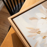 Cargar imagen en el visor de la galería, Cuadro Abstracto Minimalista Brisa Floral Vertical - detalle de textura del lienzo
